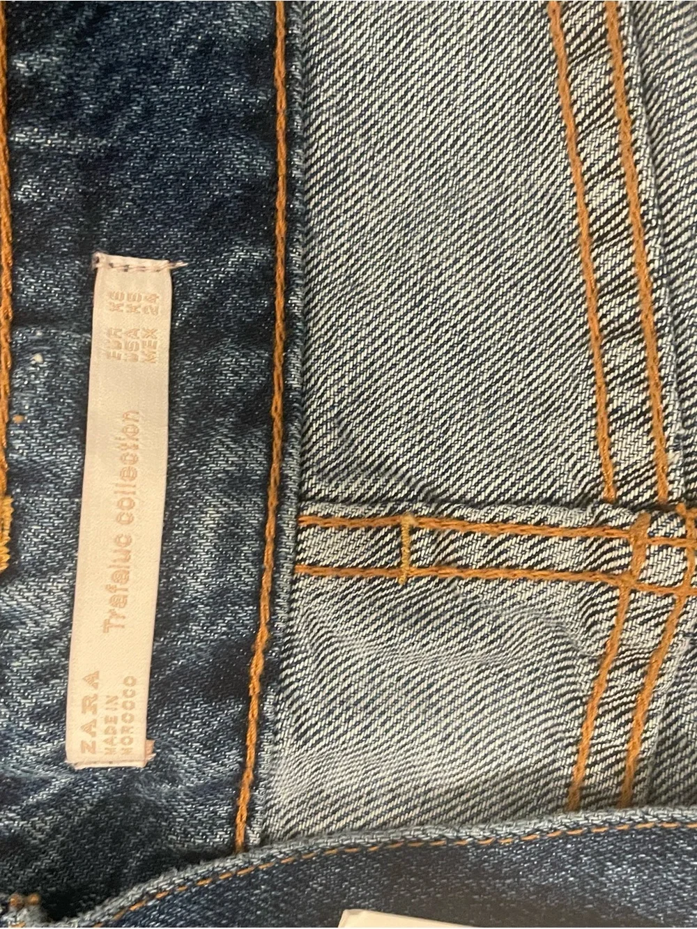 Zara Blue Denim Mini Skirt with Red Rose Appliqué Trafaluc Collection